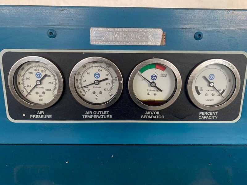 10 HP QUINCY ROTARY SCREW AIR COMPRESSOR. STOCK  # 0685124