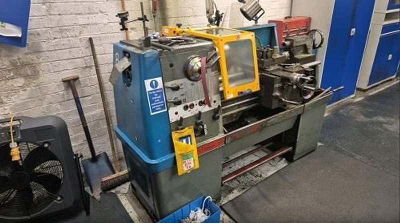 COLCHESTER TRIUMPH 2000 LATHE