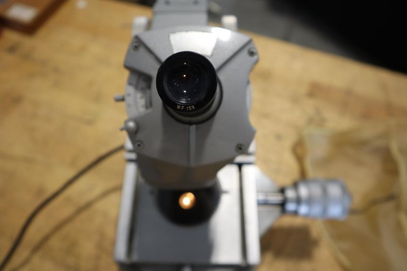 Mitutoyo ToolMakers Microscope, 2X Lens, 15X Eyepiece Lens, Micrometer Stage Adjusts, Illumination- Auction Item