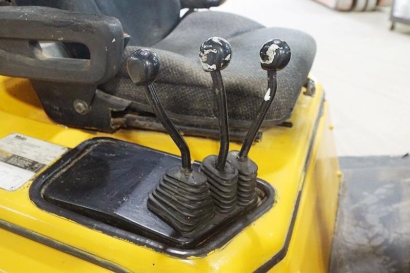 11,000 LBS YALE MODEL #GLC120 BOX-CAR SYTLE LP GAS FORKLIFT: YOBRO #24713