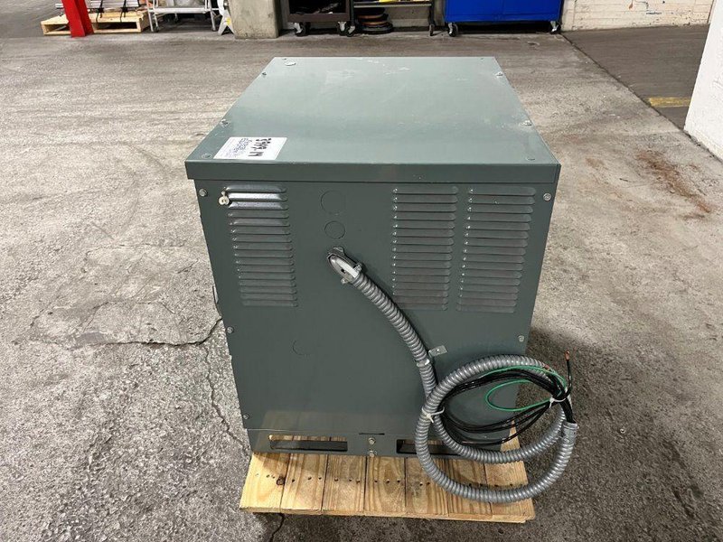 DEKA Automatic Battery Charger, Model 18C3-1050