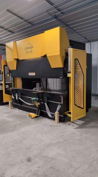 160 Ton x 10′ Omega PRCB 30160 Hydraulic Press Brake, 2022 – 6 Axis Back Gauge, Willa Crowning, Auto Positioning Safety System