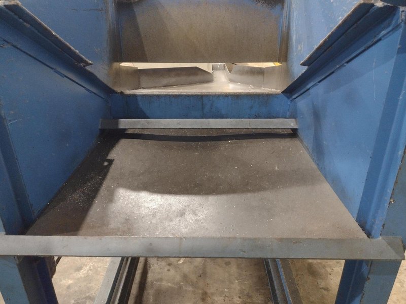 GRAVITY BIN / HOPPER DUMP OUT FEEDER STAND: YOBRO #25387