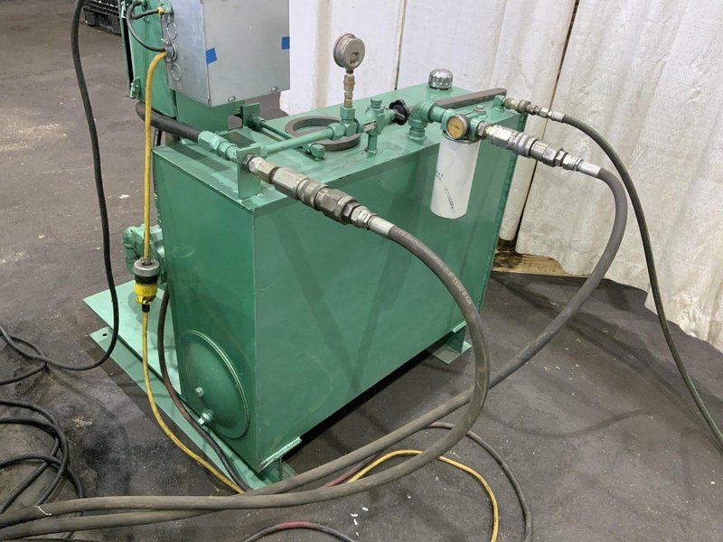 6"X 6" X 5/8" ROUNDO MODEL R6 ANGLE BENDING ROLL : STOCK #80903