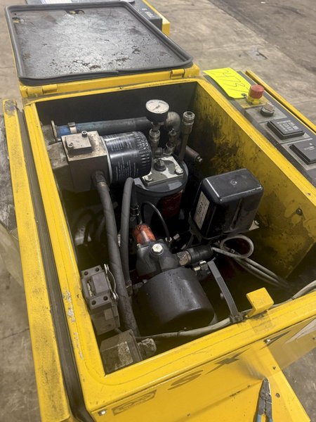 7.5 HP KAISER MODEL#SX7 AIR COMPRESSOR, TBH9 DRYER &amp; TANK 2006: YOBRO #24737