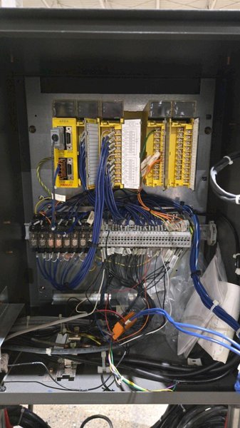 FANUC M-16i ROBOT ARM AND RJ-3 CONTROLLER W/ PENDANT USED 1999