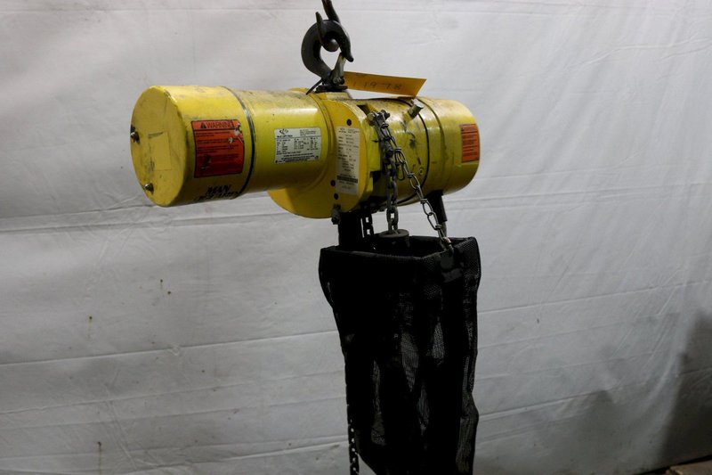1/4 TON YALE  MODEL #BEHC2516 ELECTRIC POWERED CHAIN HOIST: STOCK #11978