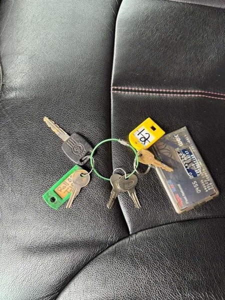 Kenworth T800 Roll Off Hoist Truck, 2006 – CAT Diesel, Manual 8LL, 60,000 lb Hoist, Tri-Axle, Work Ready