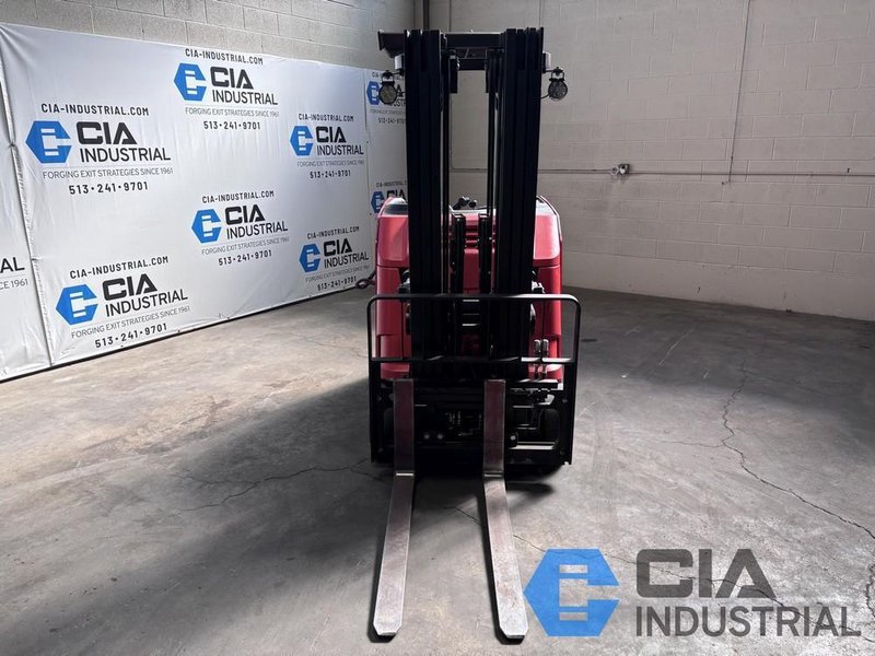2020 - 3,500 LB. RAYMOND MODEL 425-C35TT STAND-UP ELECTRIC FORKLIFT
