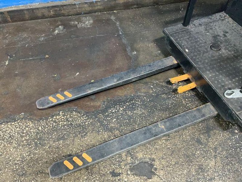 Crown 3000 Lbs Electric Order Picker - Sp3510-30