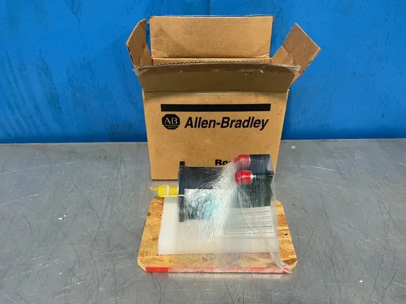 ALLEN-BRADLEY AC ROTARY SERVO MOTOR  -  MPL-B330P-MK72AA