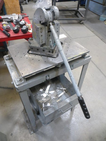 Whitney Corner 6&quot; Notcher, 16 Gauge Max- Auction Item