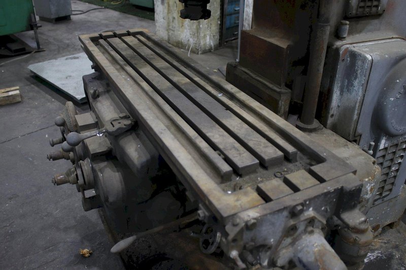 KEARNEY &amp; TRECKER MODEL 210 CH VERTICLA MILL: STOCK #756532