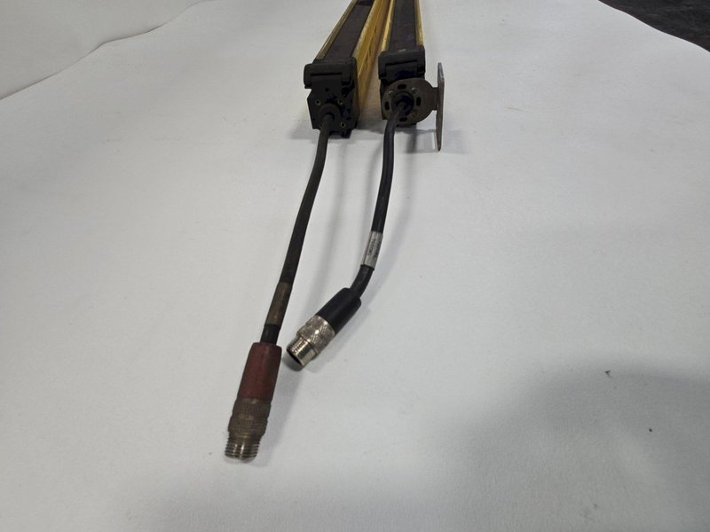 OMRON MSF4800S-30-1560-R/MSF4800S-30-1560-X LIGHT CURTAIN SET USED