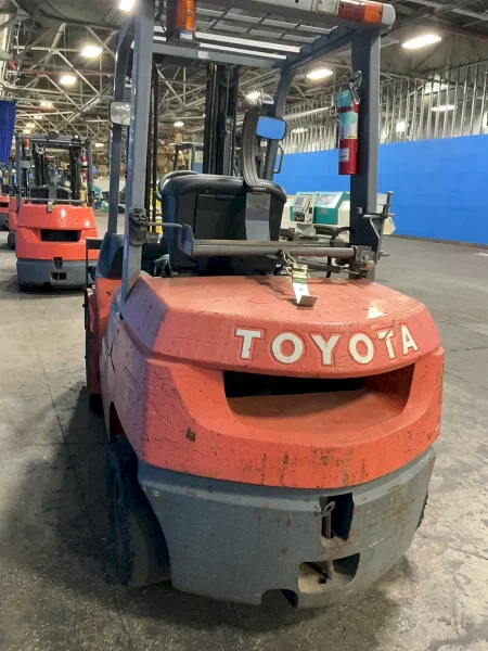 TOYOTA 6600 LBS PROPANE FORKLIFT  -  7FGU32