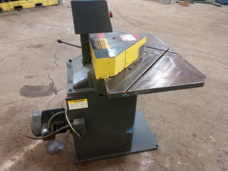 8-7/8&quot; x 8-7/8&quot; x 1/4&quot; BOSCHERT LB12 HYDRAULIC NOTCHER: STOCK #12538