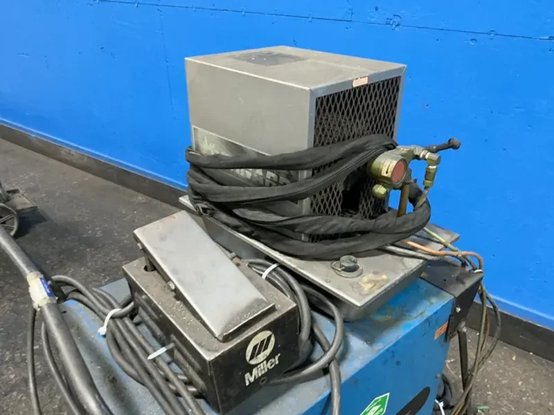 MILLER 250 A WELDER  -  SYNCROWAVE 250
