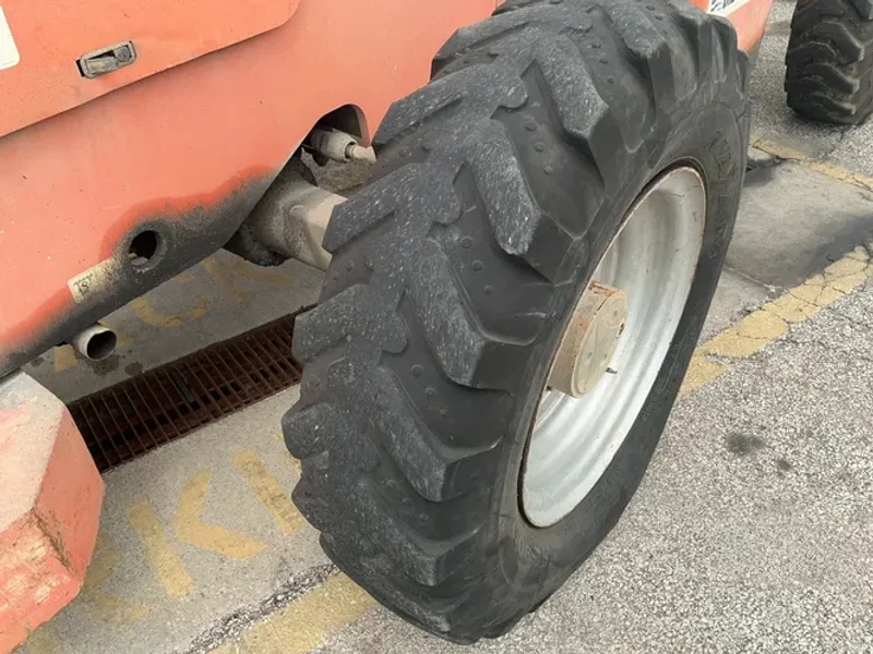 Jlg 6000 Lbs Skytrak Lift - 6042