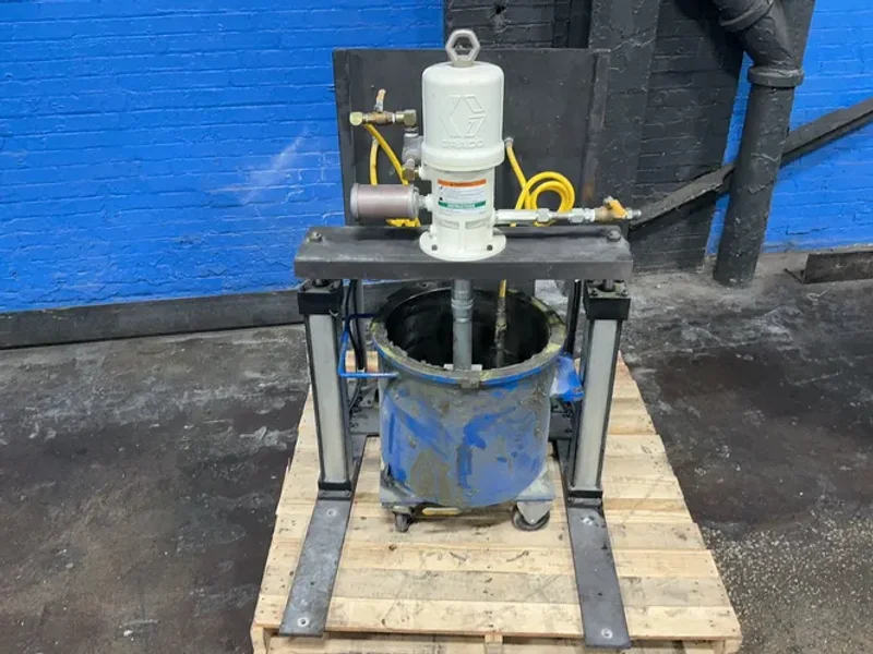 GRACO AIR POWERED GREASE PUMP  -  FIRE-BALL 425