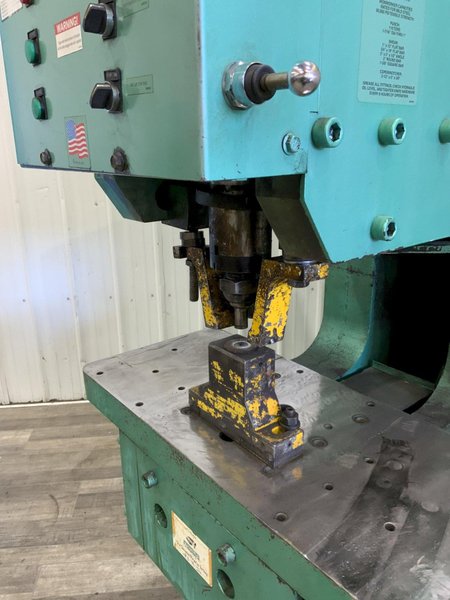 110 TON PIRANHA PII110 HYDRAULIC IRONWORKER: STOCK #81006