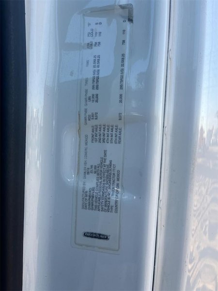 2020 Freightliner CA126SLP - Cascadia  3AKJHHDR2LSLR4945