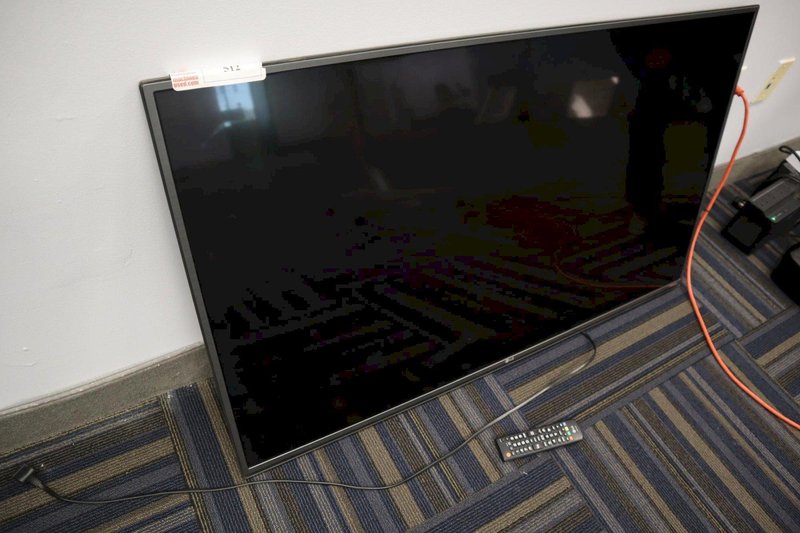 LG TV w Remote 44" X 25"- Auction Item