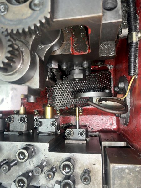 Dah-Lian Model NF 17B-6S Six Die Nut Forming Machine