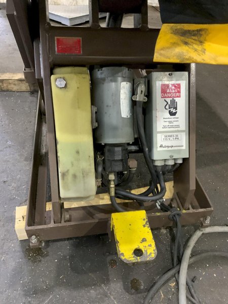 2,500 LB AUTOQUIP SERIES 35 HYDRAULIC LIFT TABLE: STOCK #81279
