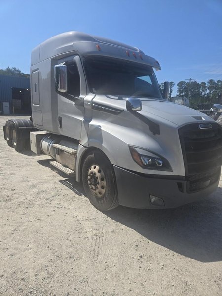 2019 FREIGHTLINER CASCADIA 126 KS7785