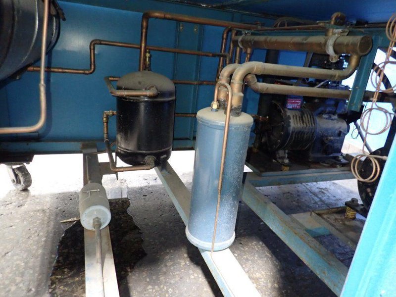 THERMOTRON ENVIRONMENTAL TEST CHAMBER  -  SX-64-705-705
