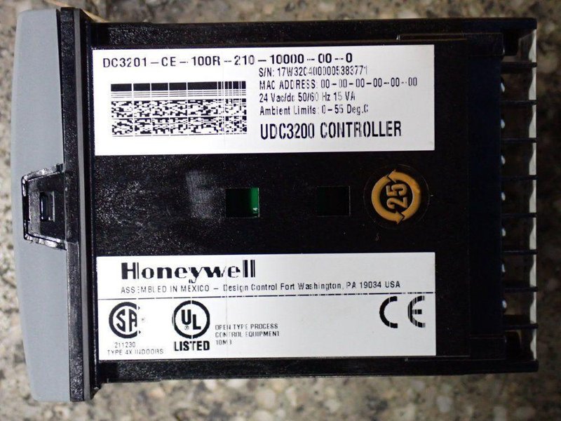 HONEYWELL DIGITAL CONTROLLER  -  UDC3200 / DC3201-CE-100R-210-10000-00-0