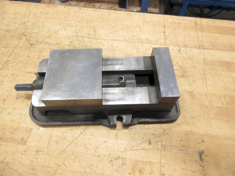 Kurt D-60 6" Machine Vise **No Jaws**- Auction Item