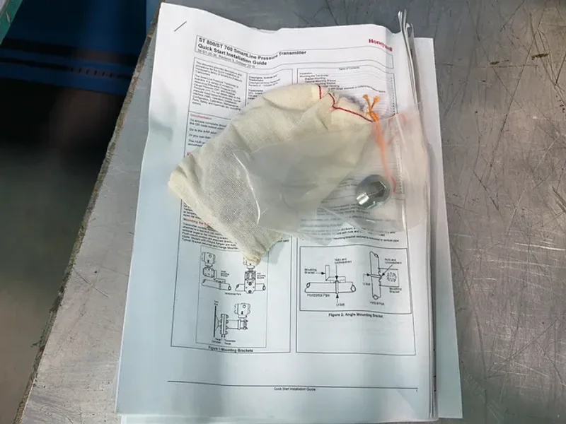 Honeywell Flange Mounted Liquid Level Transmitter - Stf828-e1hs4a-h1f-a-ad0-11s-a-00a6-00-0000