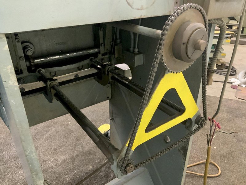 24" X 10 GA LODGE &amp; SHIPLEY MODEL 2CT40 POWER SQUARING SHEAR: STOCK #80981