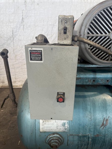 20 HP KELLOG PISTON TYPE AIR COMPRESSOR. STOCK # 0955523