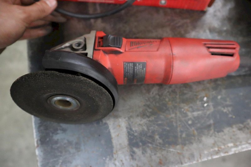 Milwaukee and Makita 4.5" Corded Angle Grinders- Auction Item