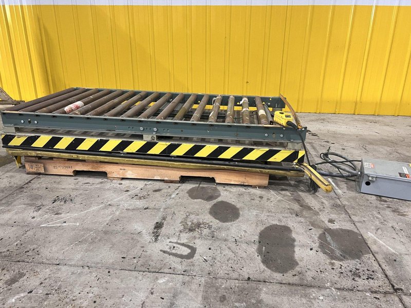 4,000 LB X 72" X 36" SOUTHWORTH MODEL #LS4-36 HYDRAULIC LIFT TABLE WITH ROLLER CONVEYOR TOP: STOCK #20895