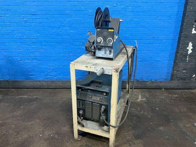 Miller  450 A  Welder  - Invision 456mp