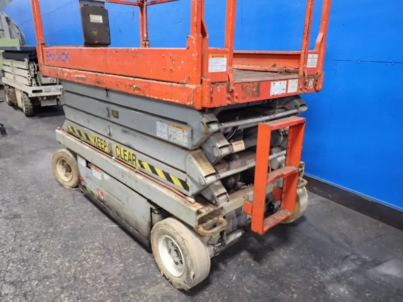 SKY JACK 650 LBS SCISSOR LIFT  -  SJIII-4626