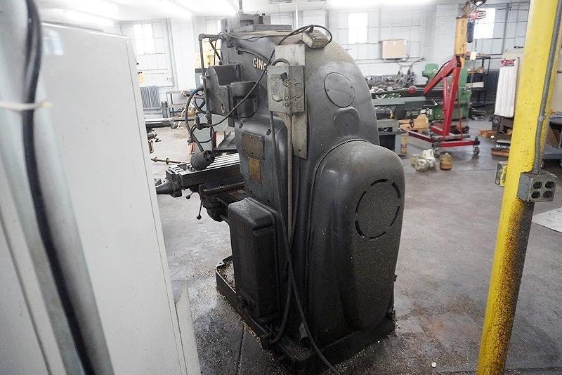 CINCINNATI MODEL #2V VERTICAL MILLING MACHINE: YOBRO #25931