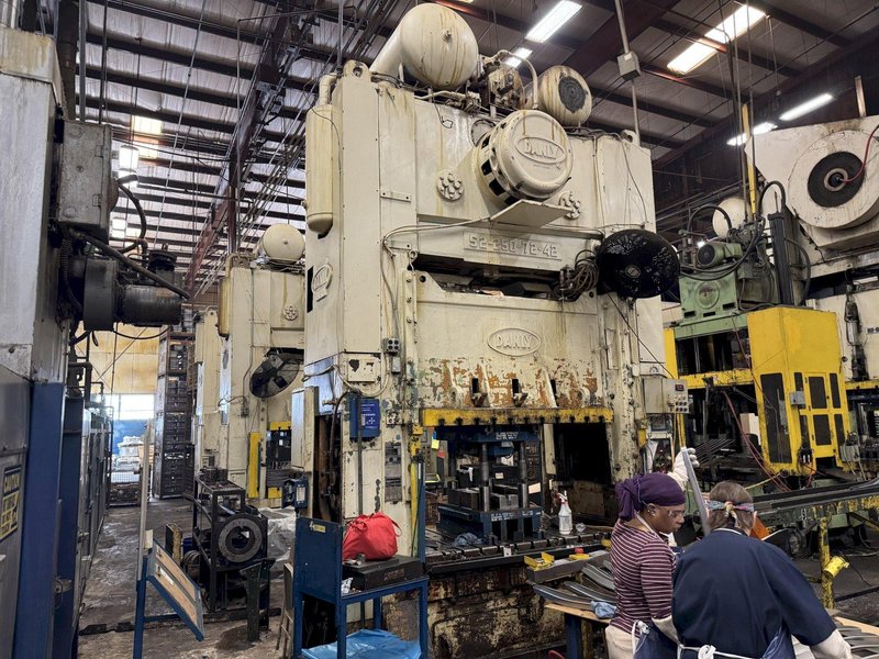 250 TON DANLY S2-250-72-42 STRAIGHT SIDE DOUBLE CRANK PRESS. STOCK # 0341725