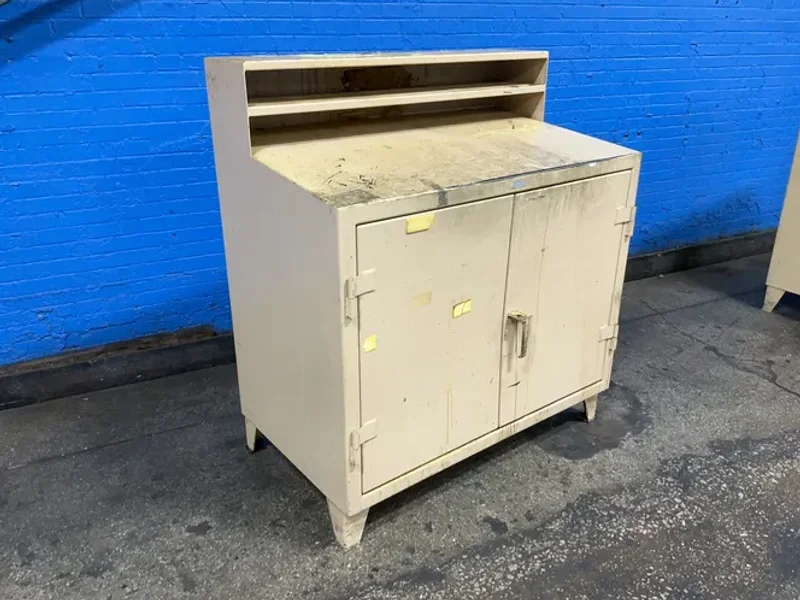 26” X 37” X 31” FOREMANS STAND