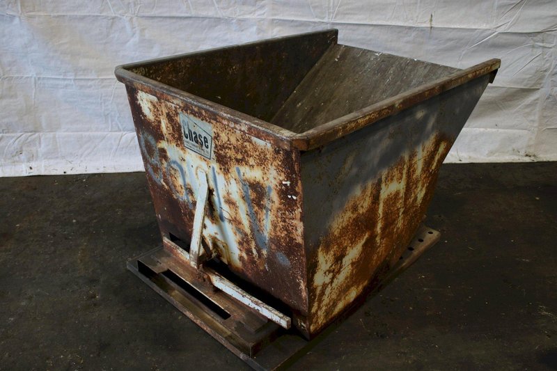 3/4 YARD CAPACITY SELF DUMPING HOPPER: STOCK #75961