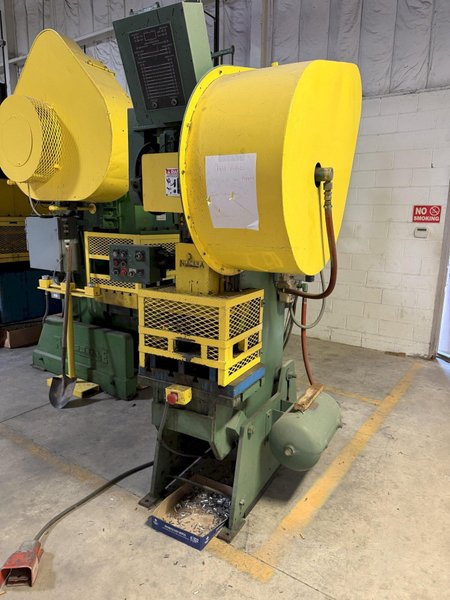 35 TON NIAGARA A-35 OBI FLYWHEEL SINGLE CRANK PUNCH PRESS. STOCK # 0759926