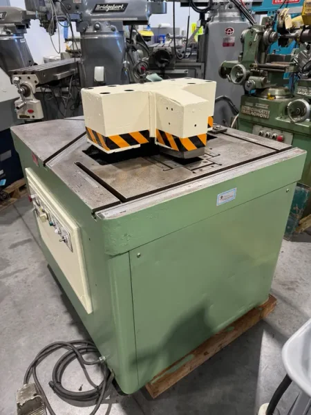 CHICAGO D&amp;K HN-25 ¼” Hydraulic Notcher USA #8134