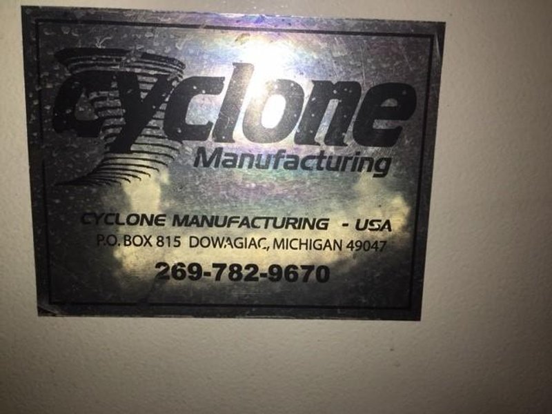 CYCLONE BLASTING CABINET STOCK #2774