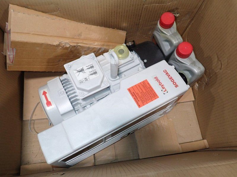 LEYBOLD VACUUM PUMP   -  SV28BI 960273