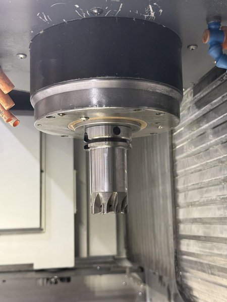 Makino F9 CNC Vertical Machining Center For Sale - 2015