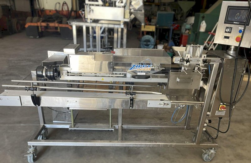 (A) WEIGHPACK Complete Set: Zippy Bagger R-L, Primolinear Scale V-5 2L/3P, Infeed Conveyor, Floor Hopper