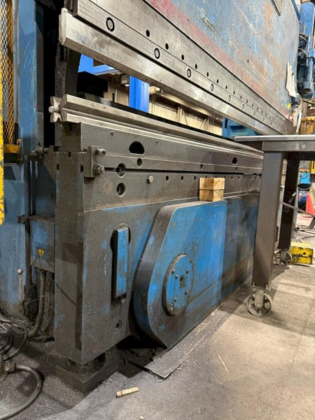 230 TON X 14' CINCINNATI 230AFX12 AUTOFORM HYDRAULIC PRESS BRAKE WITH CONVERSATIONAL CONTROL. STOCK # 0112226